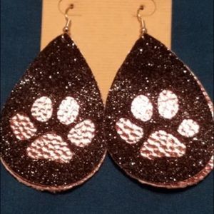 Paw print earrings🐾